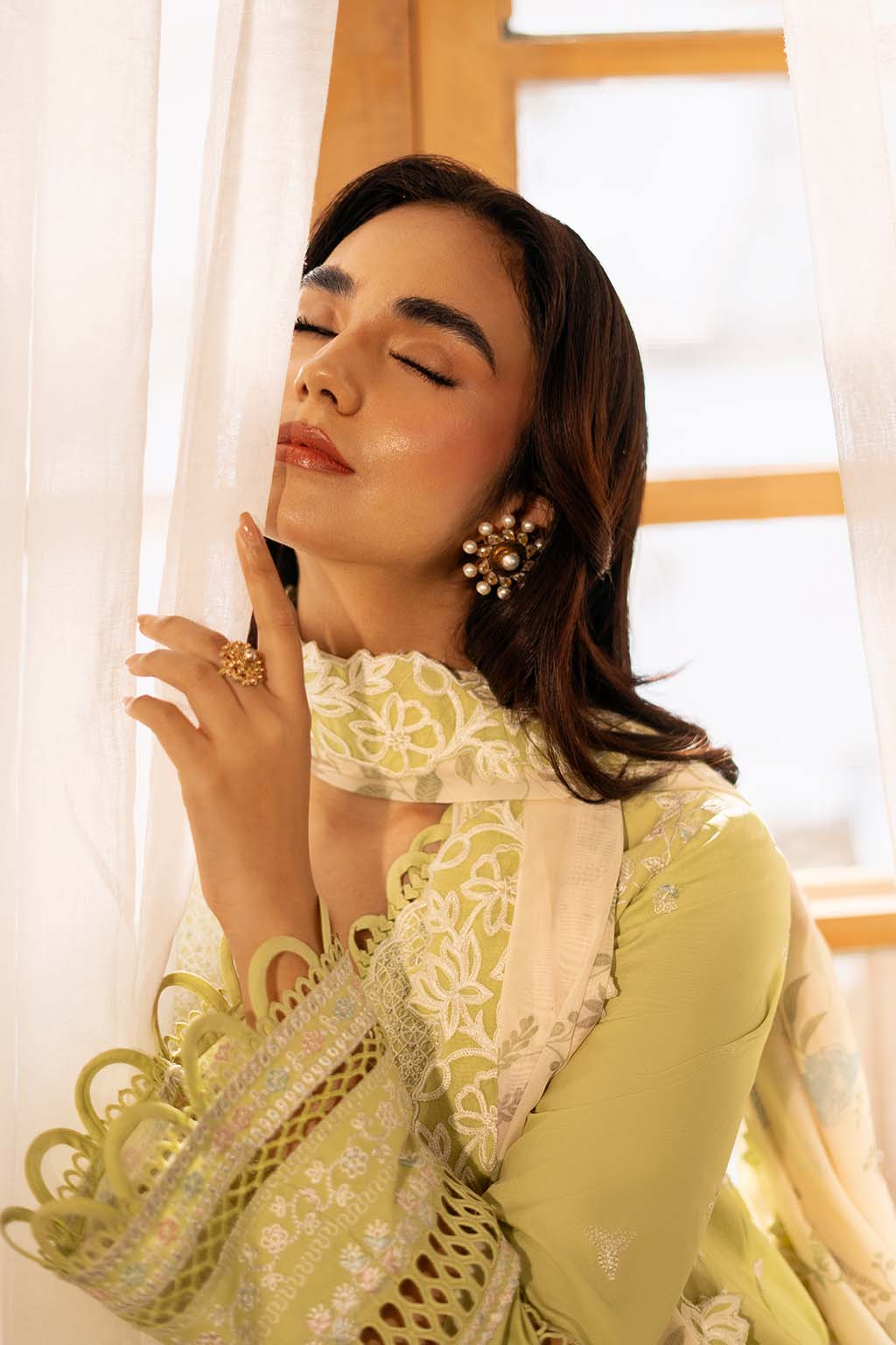 Gulnaz Zarposh Jahanara – Embroidered Lawn Unstitched 3 Piece Festive Suit with Silk Dupatta & Cotton Trouser