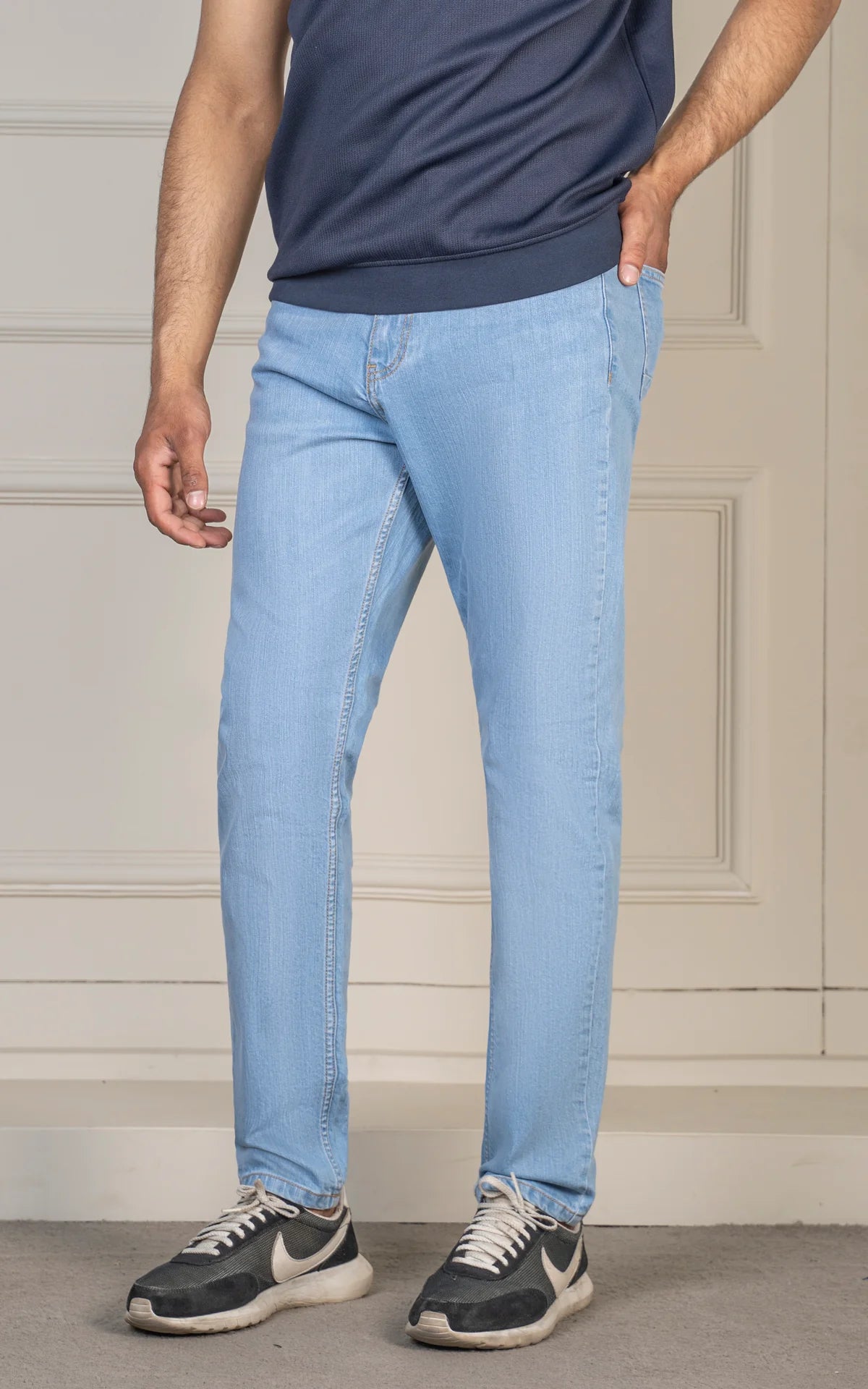 REGULAR TAPERED FIT JEAN LIGHT BLUE